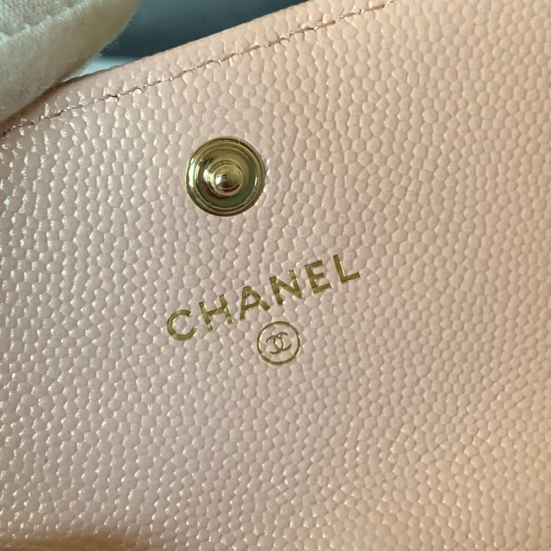 Монетоприемник Chanel с жемчужной цепочкой