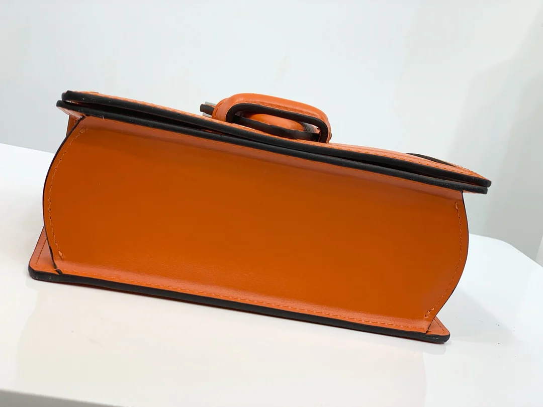 Треугольная сумка Loewe - Телячья кожа - Маленькая - 1 шт.