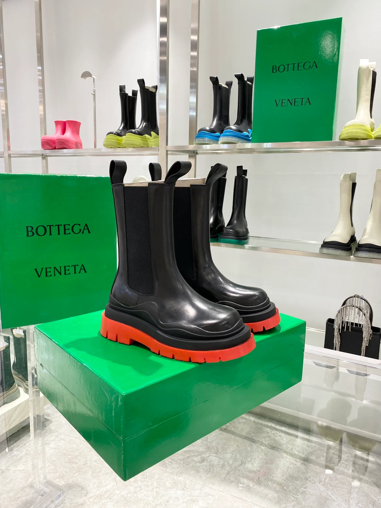 Ботинки BV до середины икры - черные с красной подошвой