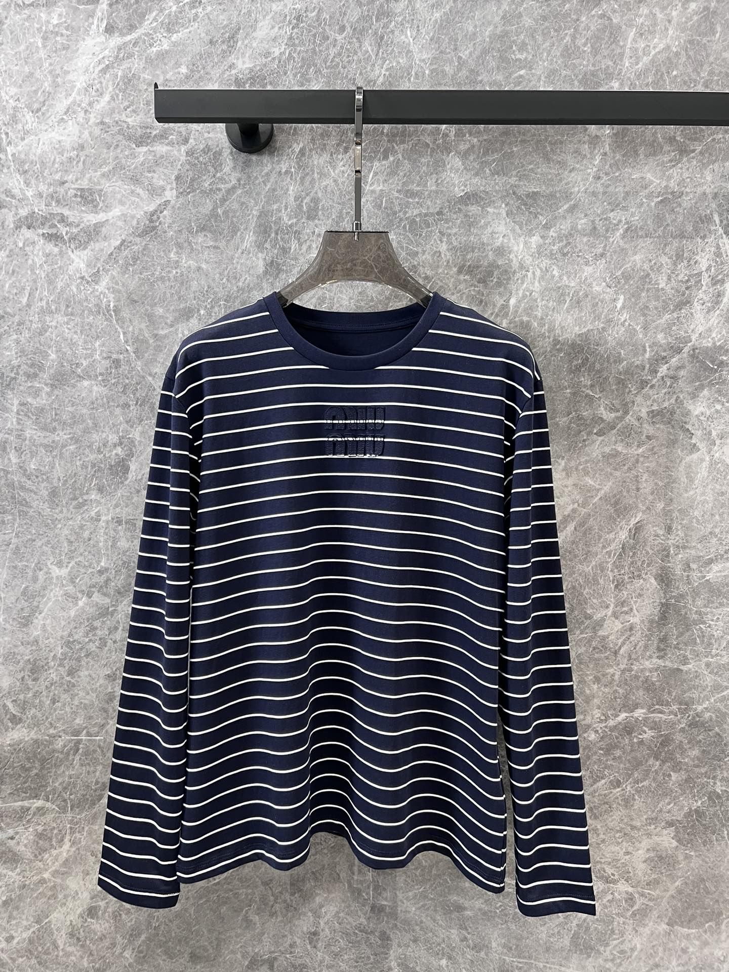 Miu Miu - 2404 - 24ss Весенне-летняя новинка - Полосатая футболка с длинным рукавом - Черная