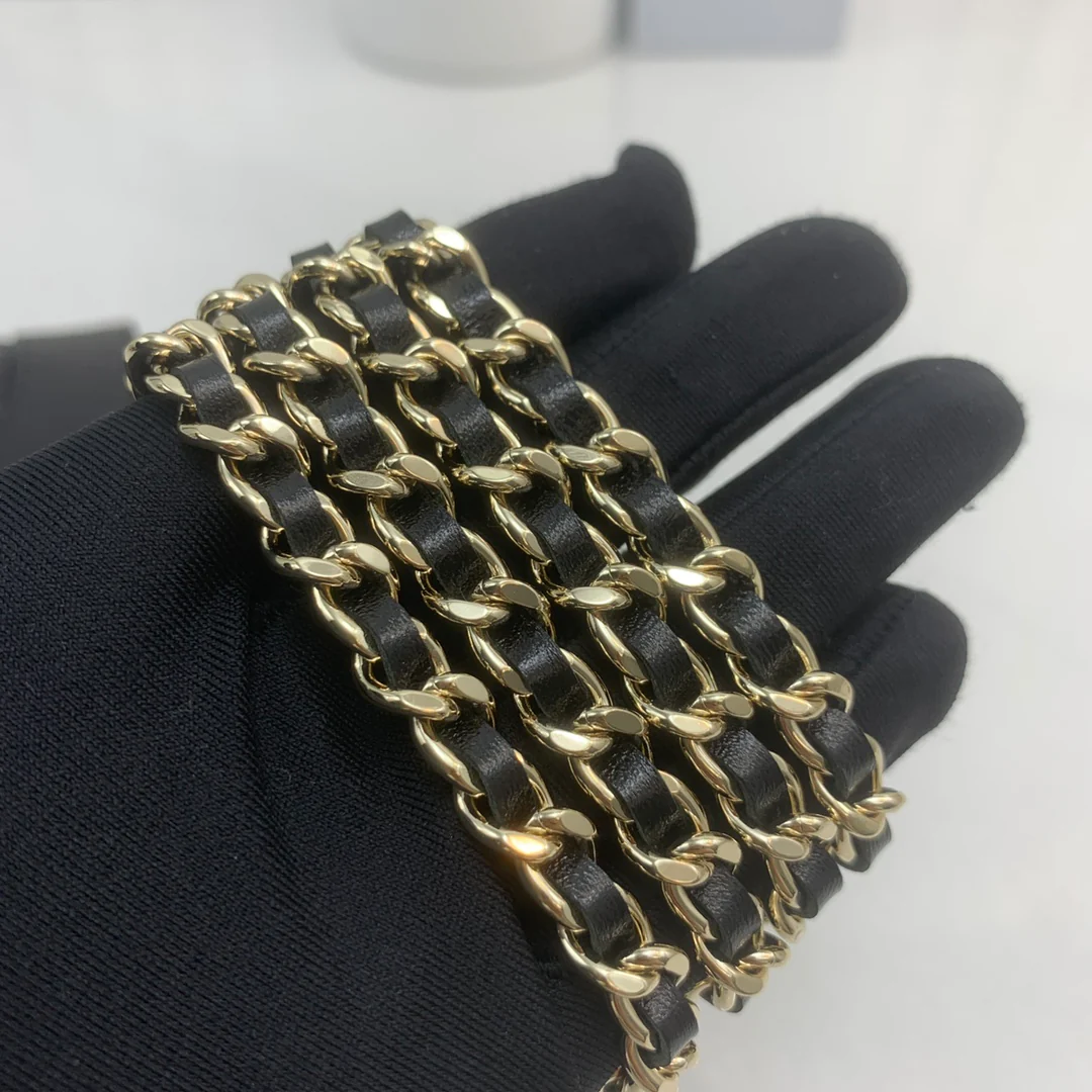 Мини-сумочка Chanel 24c31 из овечьей кожи - черная - 1