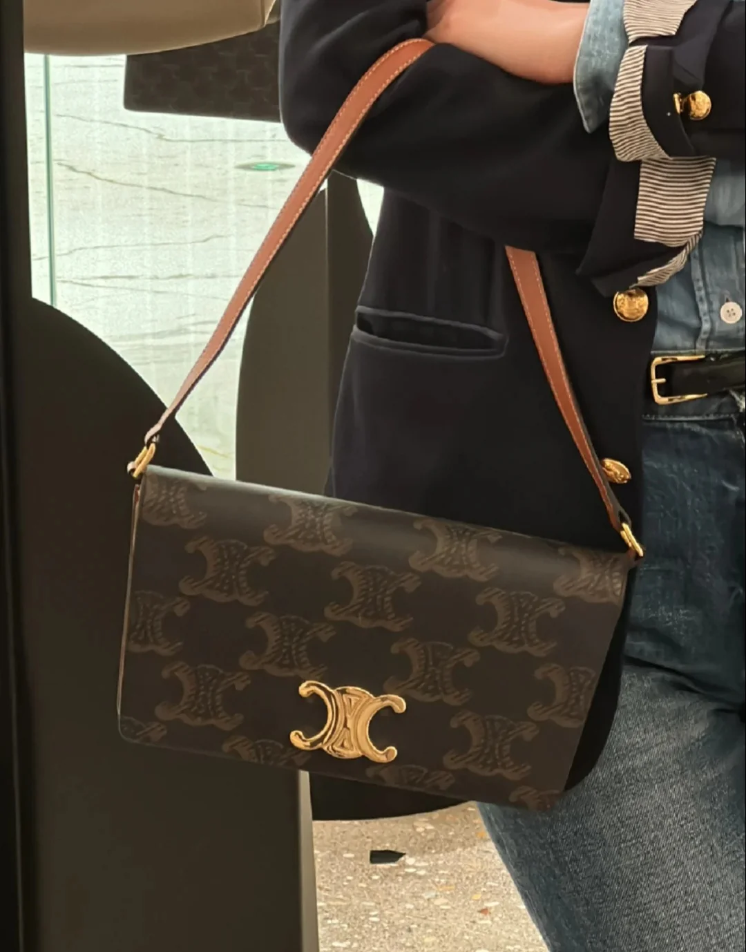 Сумка Celine Triomphe из телячьей кожи с принтом под холст