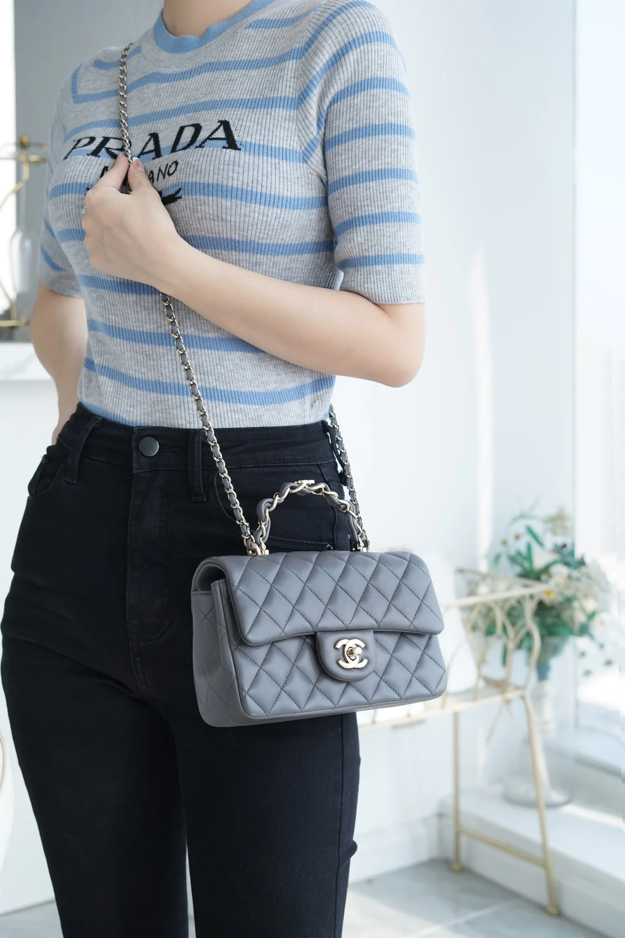 Chanel - Новая гармошка с ручкой, украшенной стразами - Серая