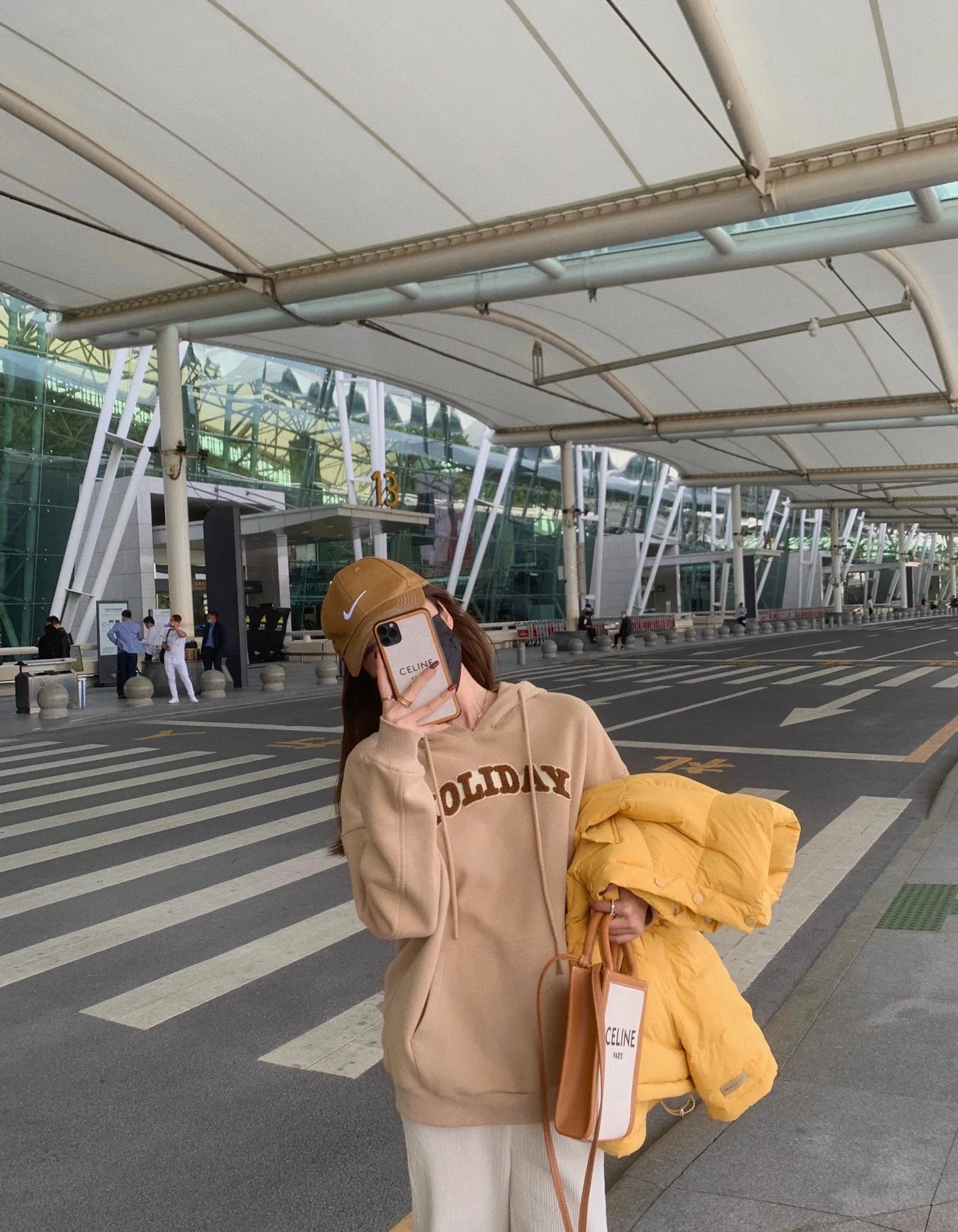 Миниатюрная вертикальная сумка Celine Cabas из кожи с принтом