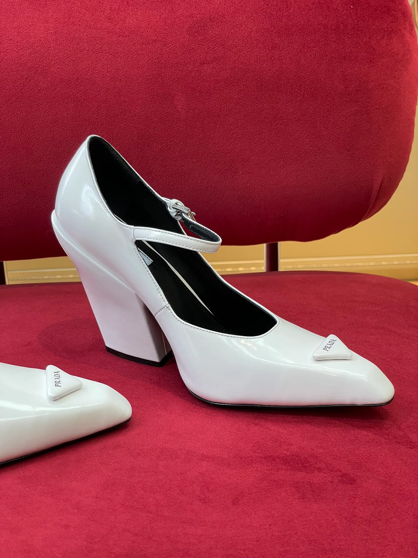 Коллекция Prada осень/зима 2022 с подиума - Туфли на высоком каблуке - 1