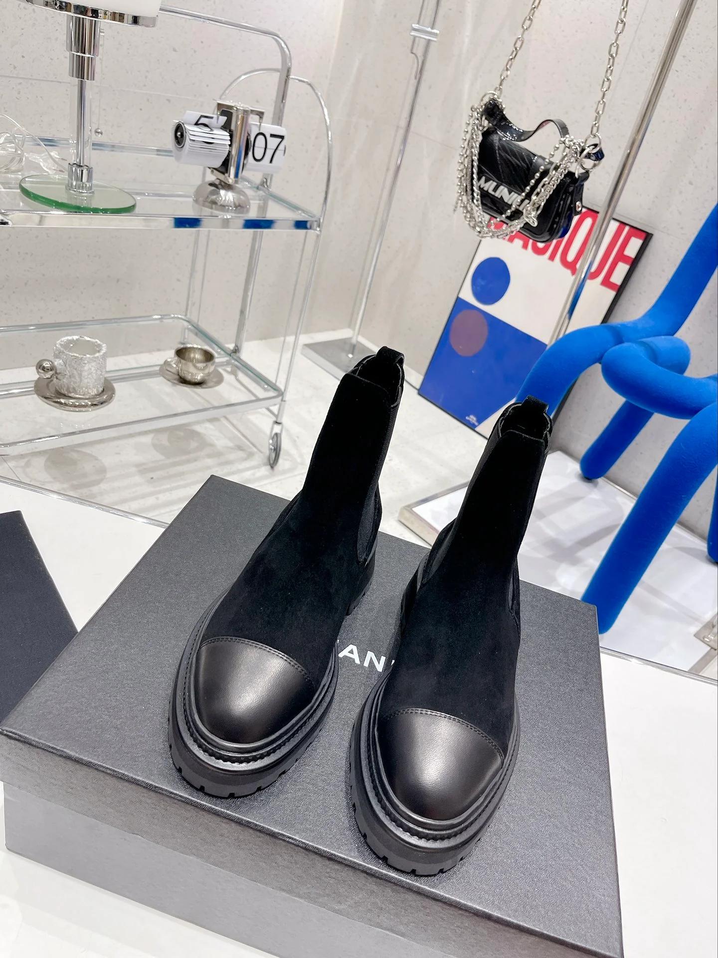 Новинка сезона осень/зима 2022 от Chanel - Ботинки челси - Черные