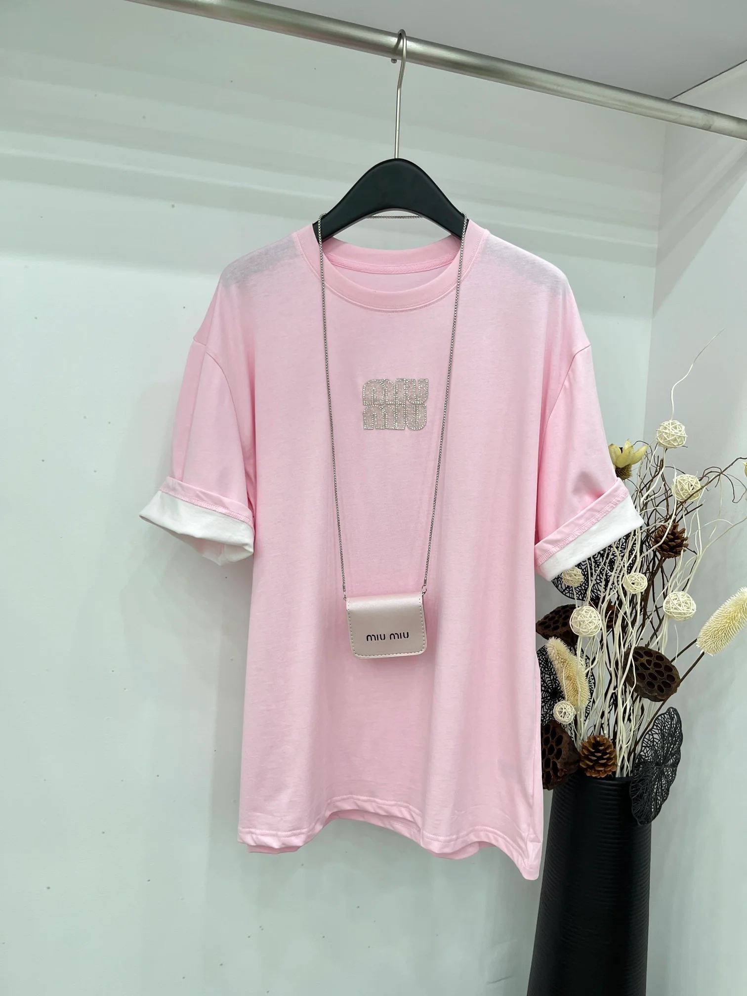 Miu Miu - 2404-24 Новинка: Топ с коротким рукавом, сшитый на заказ и украшенный стразами ручной работы - Розовый