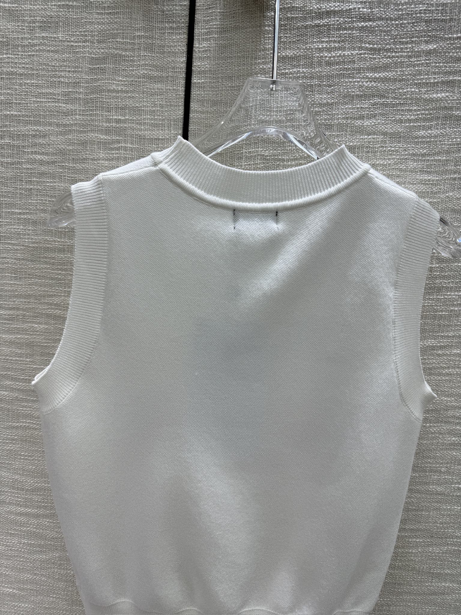 Вязаный жилет Chanel 2403 с вышивкой - белый