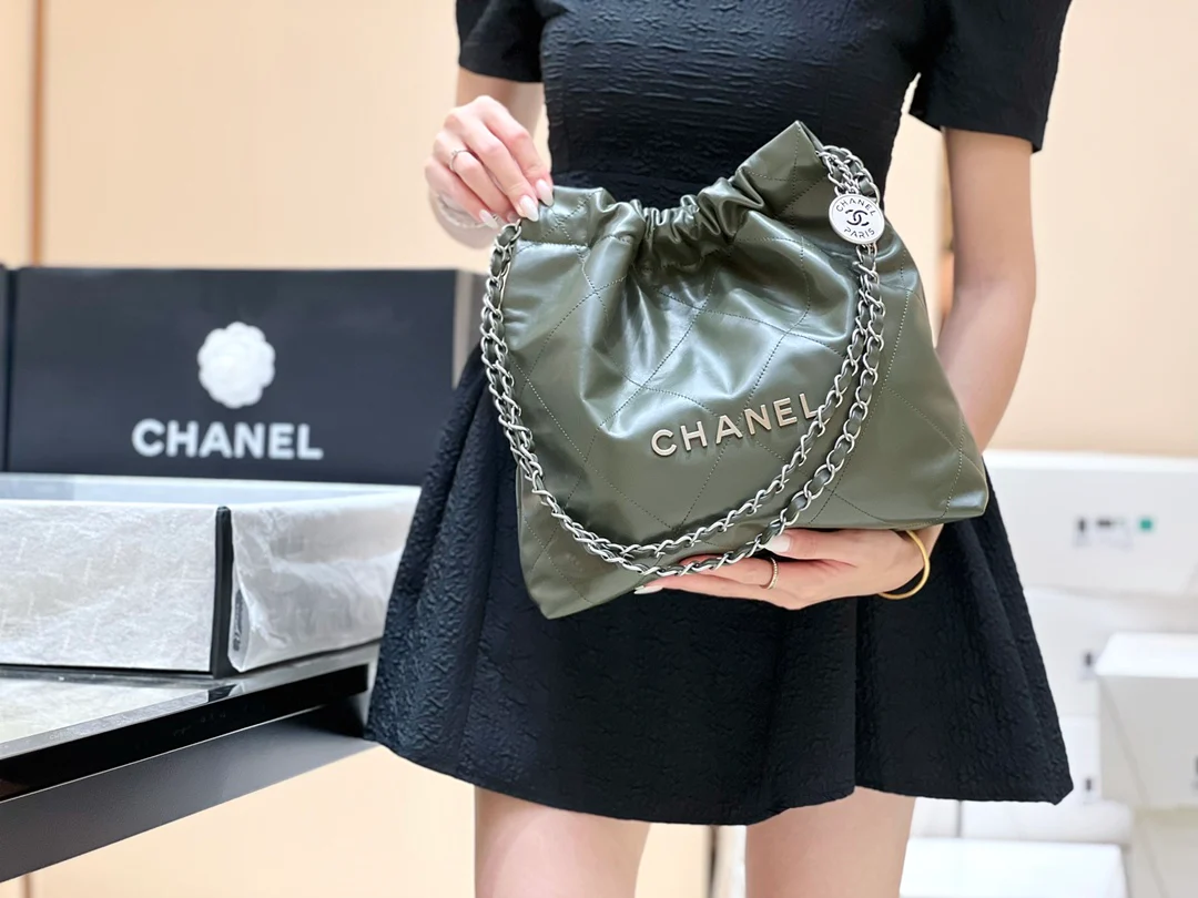 Сумка Chanel 22, маленький размер, цвет хаки, в таком виде, как на фото.