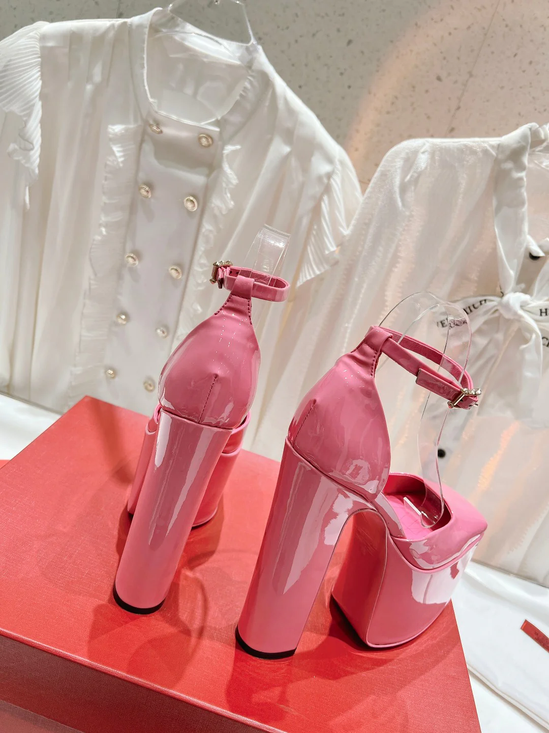 Новинка лета 2023 от Valentino - Сандалии на платформе - Платформа 9 см - Розовые