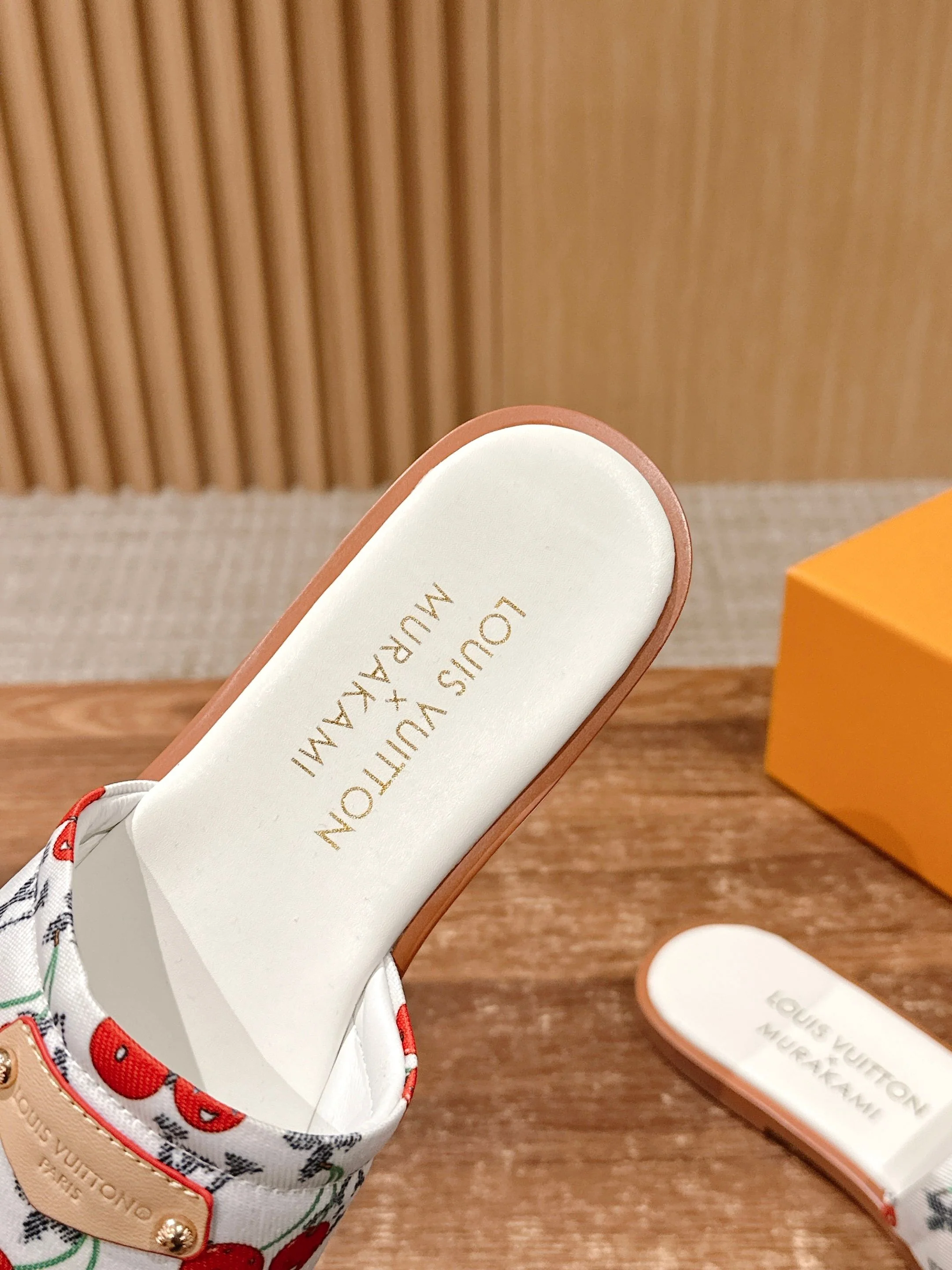 LV - Сандалии на плоской подошве из ретро-серии Такаши Мураками - Белые