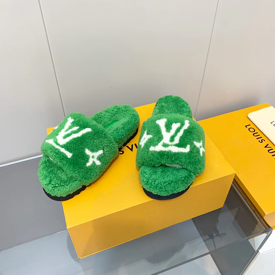 Новинка ранней весны 2022 года от LV - Меховые тапочки - Зеленые