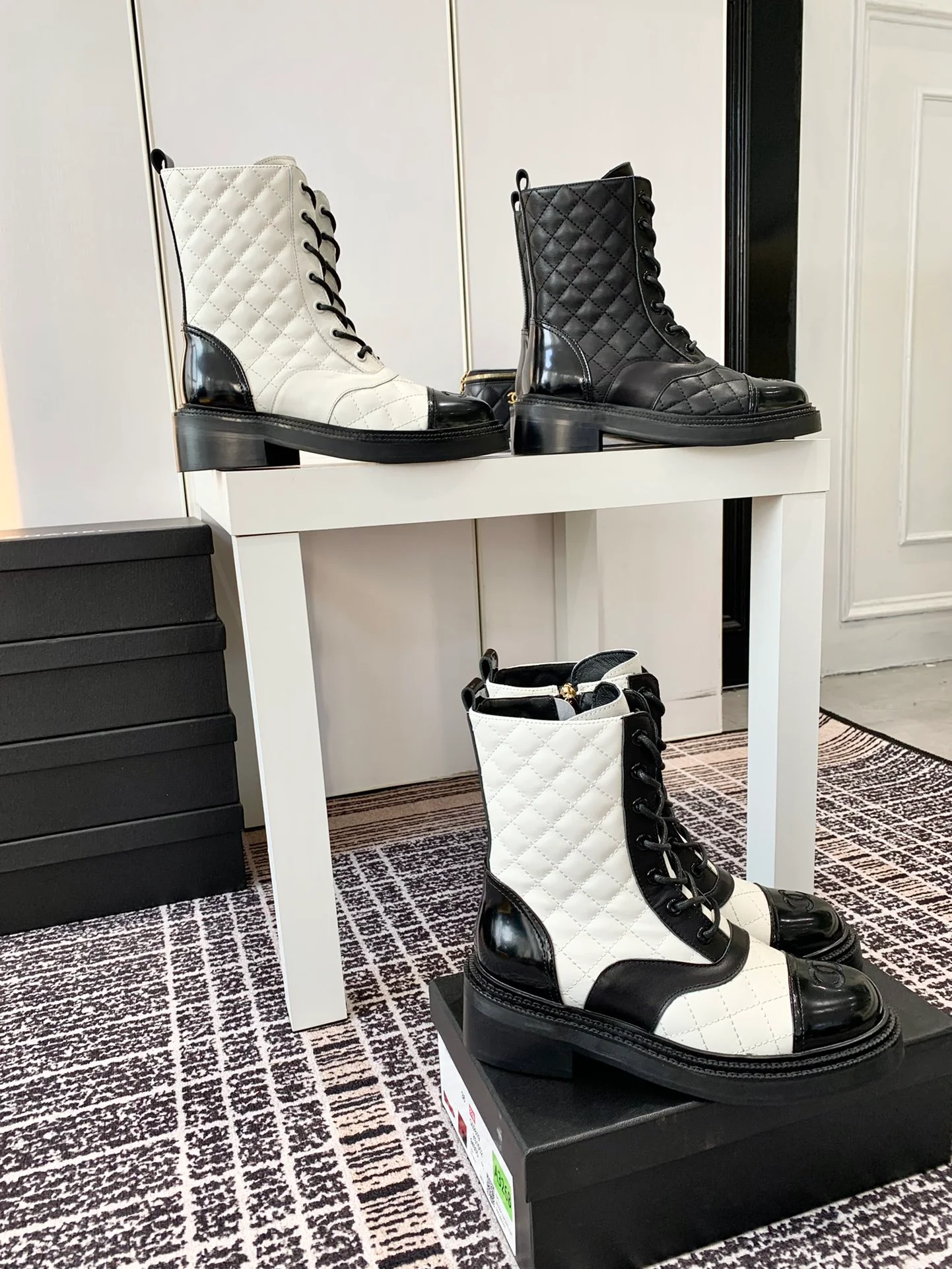 Chanel - Сапоги для верховой езды на шнуровке - Белые