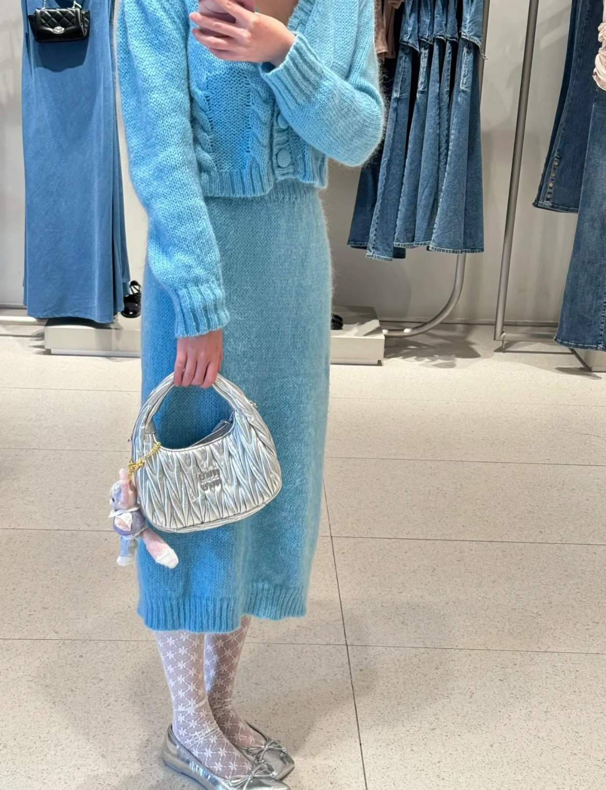 Сумка Miu Miu Wander — маленькая, из овечьей кожи — серебристая — Носите и делитесь