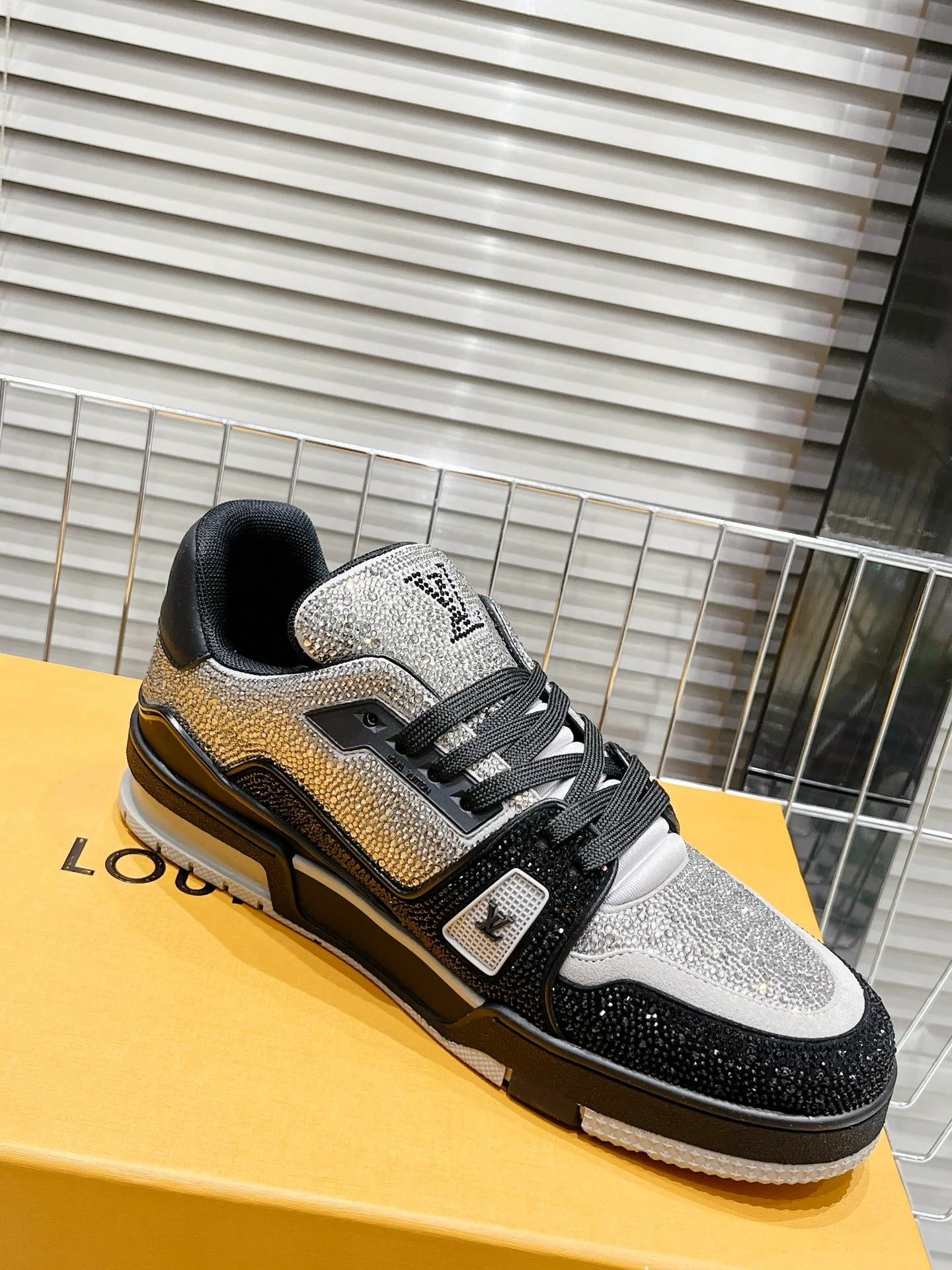 Кроссовки LV Trainer - обувь для скейтбординга - глянцевый черный и серебристый - унисекс