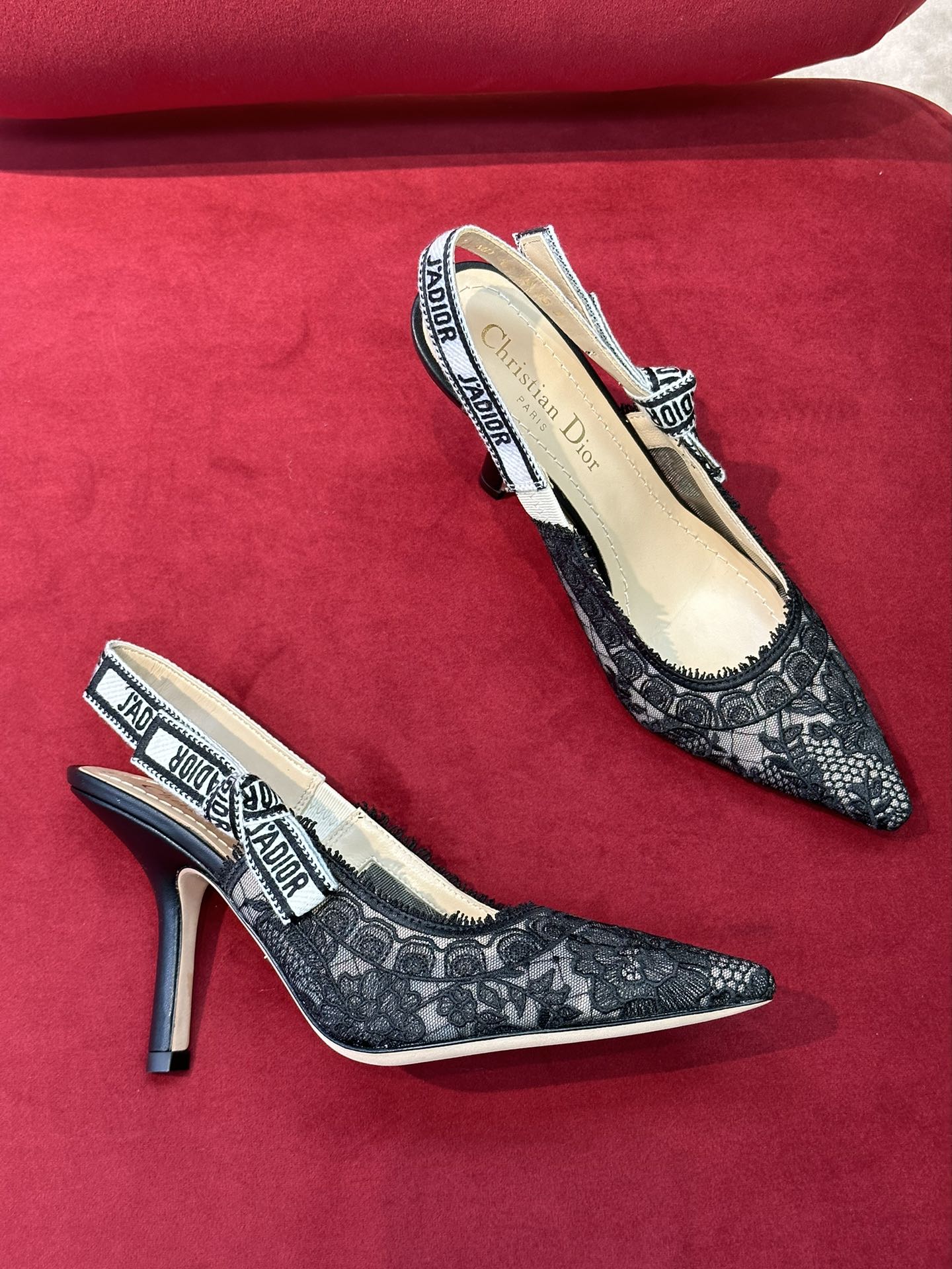 Кружевная коллекция Dior весна/лето 2023 - Босоножки на шпильке с узором ?Розовые бутоны?