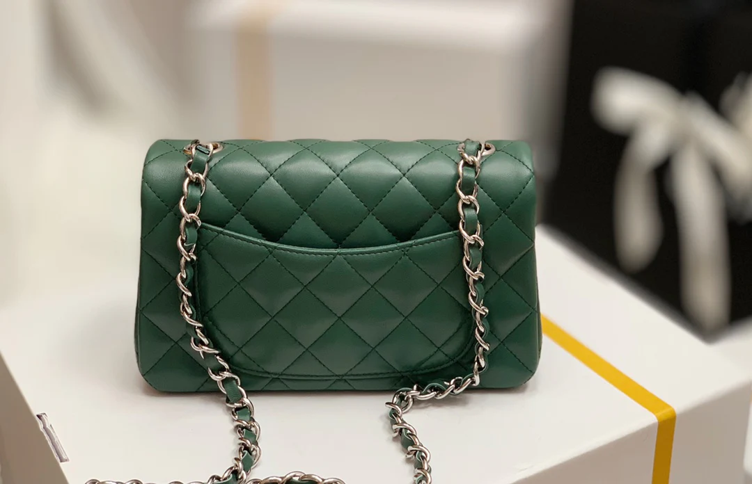 Chanel - Усовершенствованная стеганая сумка CF - Зеленая с серебристой фурнитурой - 20 см