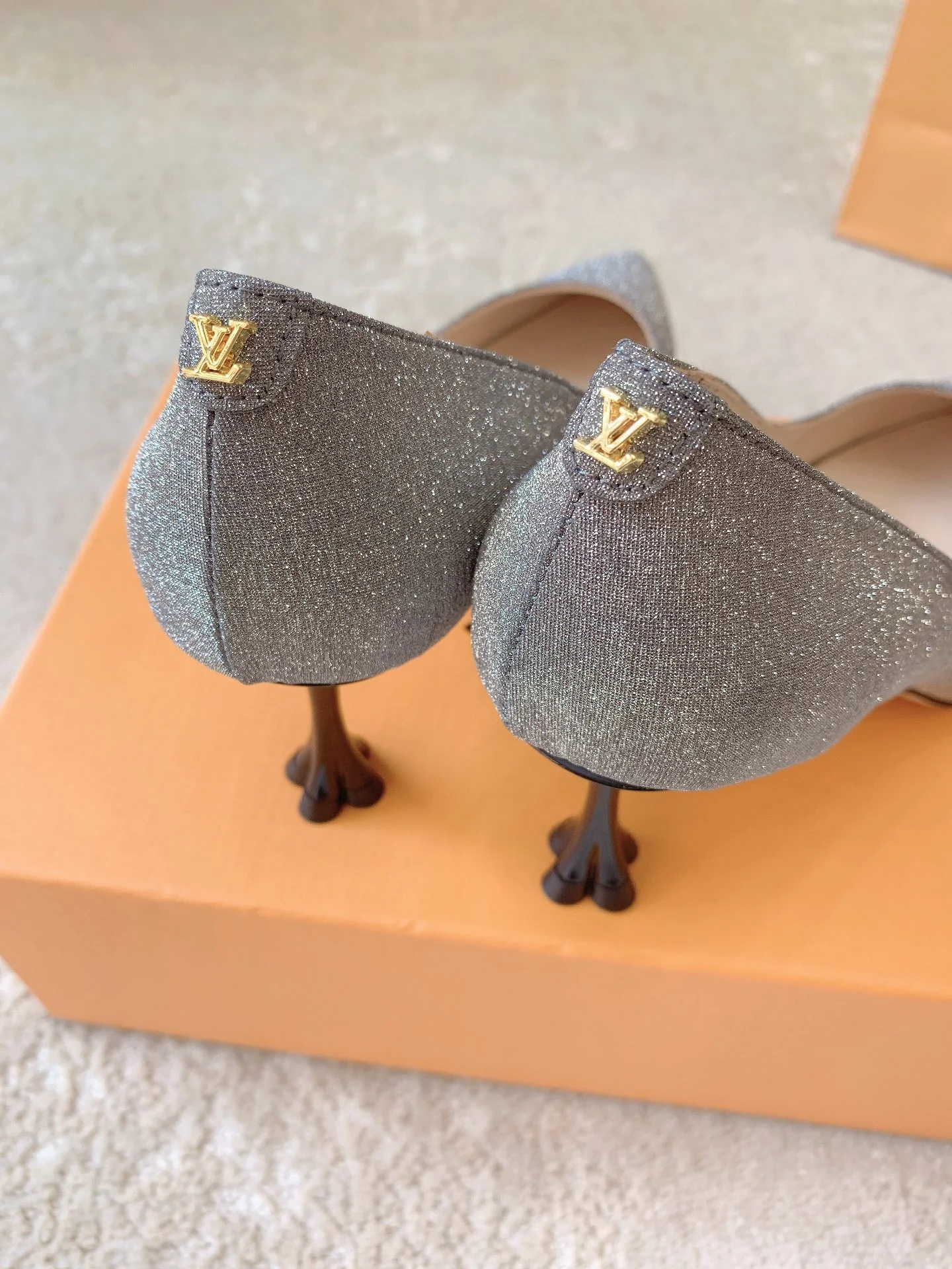 Новинка весны/лета 2023 года - Коллекция Blossom Elegance - Босоножки на высоком каблуке - 7-5 см - Серые