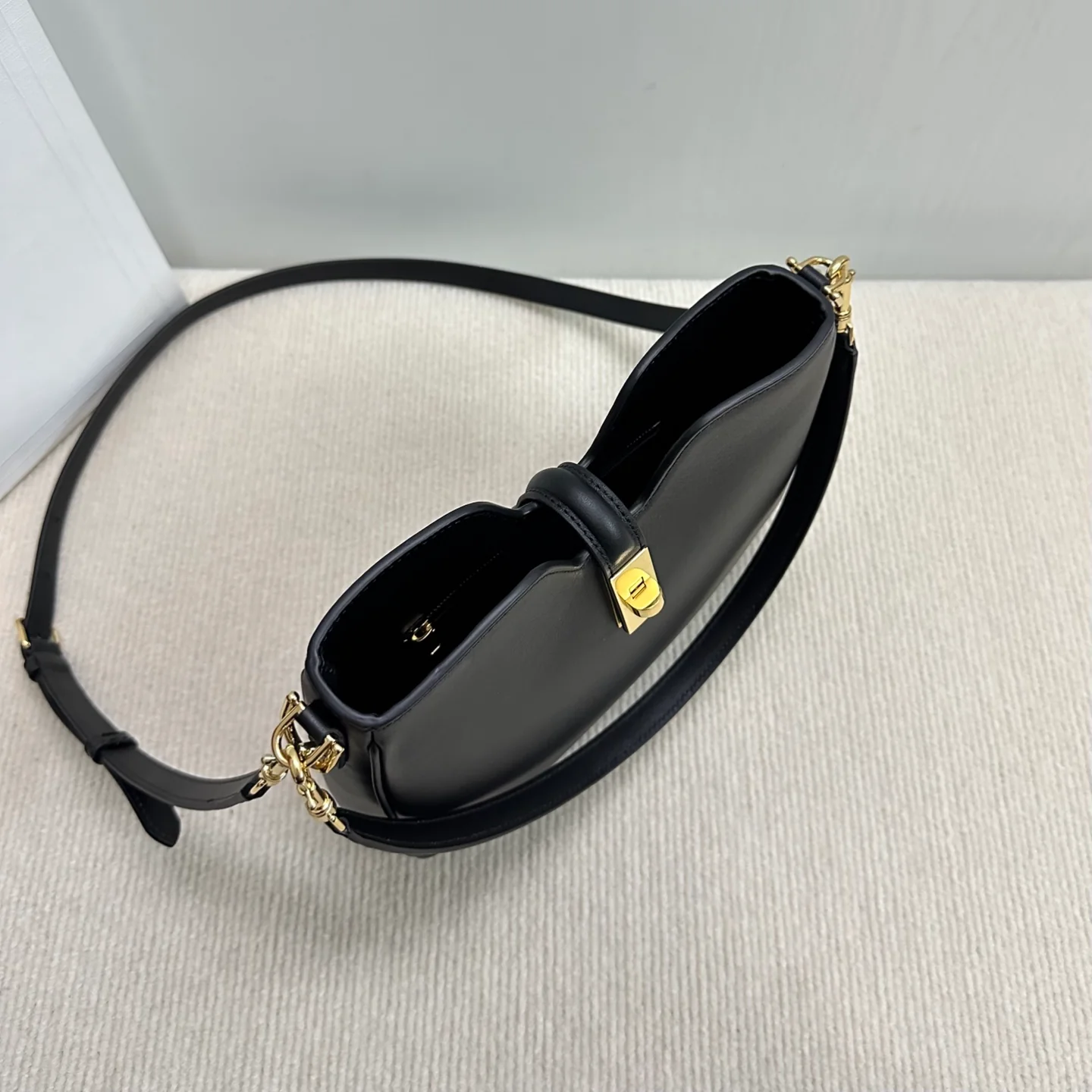 Селин Камиль 16, мягкая, маленькая, черная