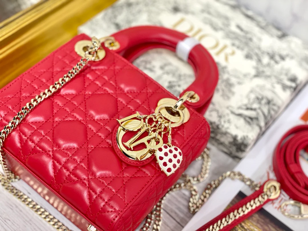 Мини-сумочка Dior Lady Dior - модель Princess Dior с тремя отделениями - 17 см - застежка в виде красного сердца