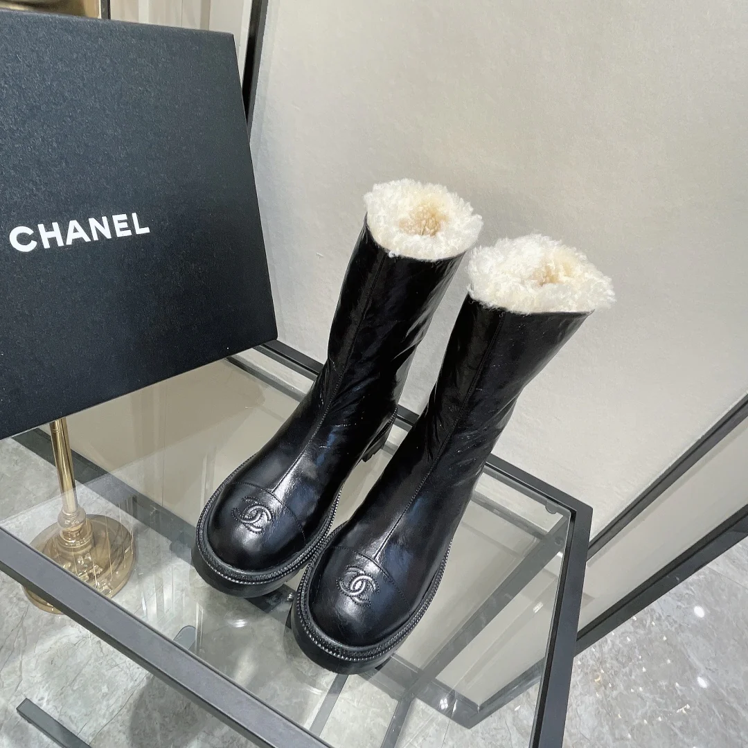 Сапоги Chanel средней высоты с двойным логотипом C