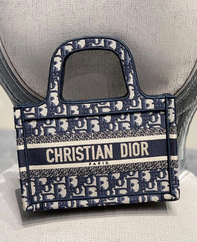Сумка-тоут Dior Book Tote Mini для классического чтения