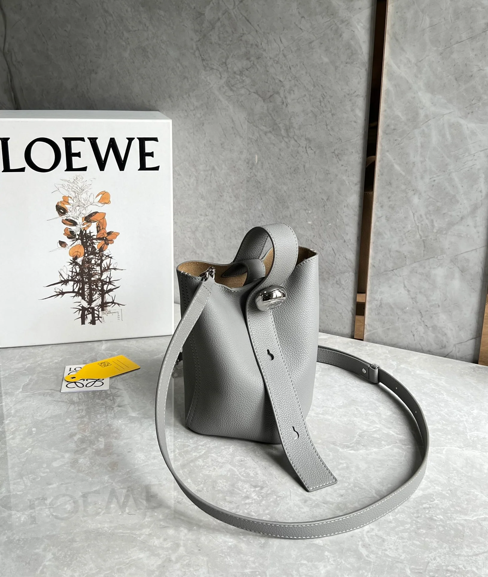 Сумка-ведро Loewe Pebble Bucket Mini Bucket Bag - Цементно-серый