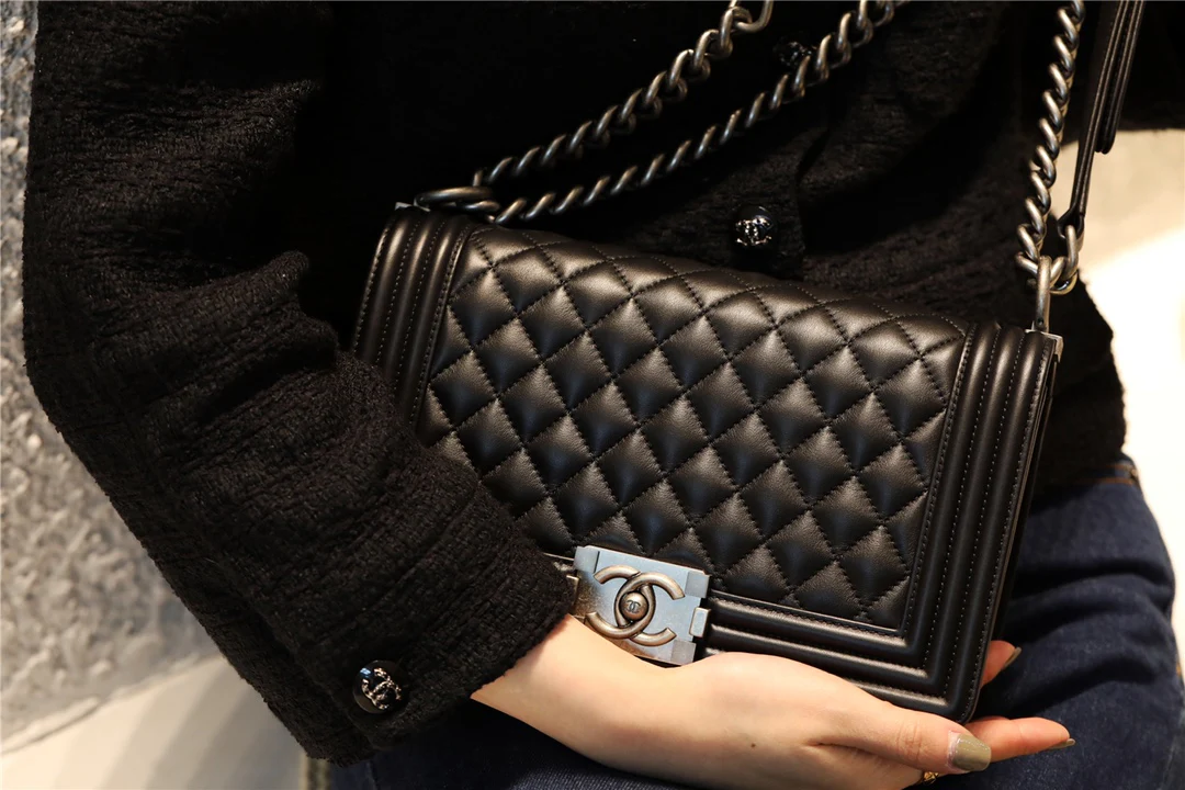 Chanel Le Boy 25 - Черная телячья кожа - Винтажная серебряная пряжка