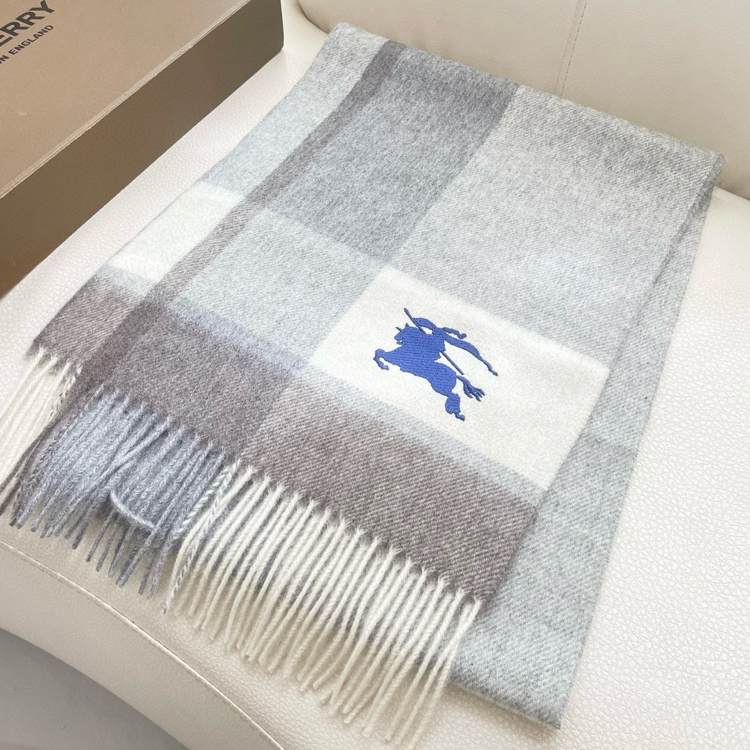 Классический клетчатый шарф Burberry 2024 — серый