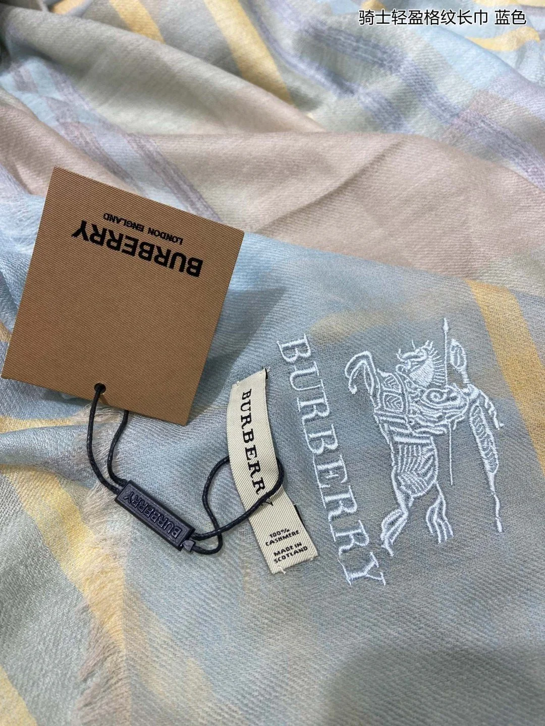 Длинный шарф Burberry Knight Light Check - 90 см x 205 см x 100 см - изготовлен из импортного чистого кашемира.