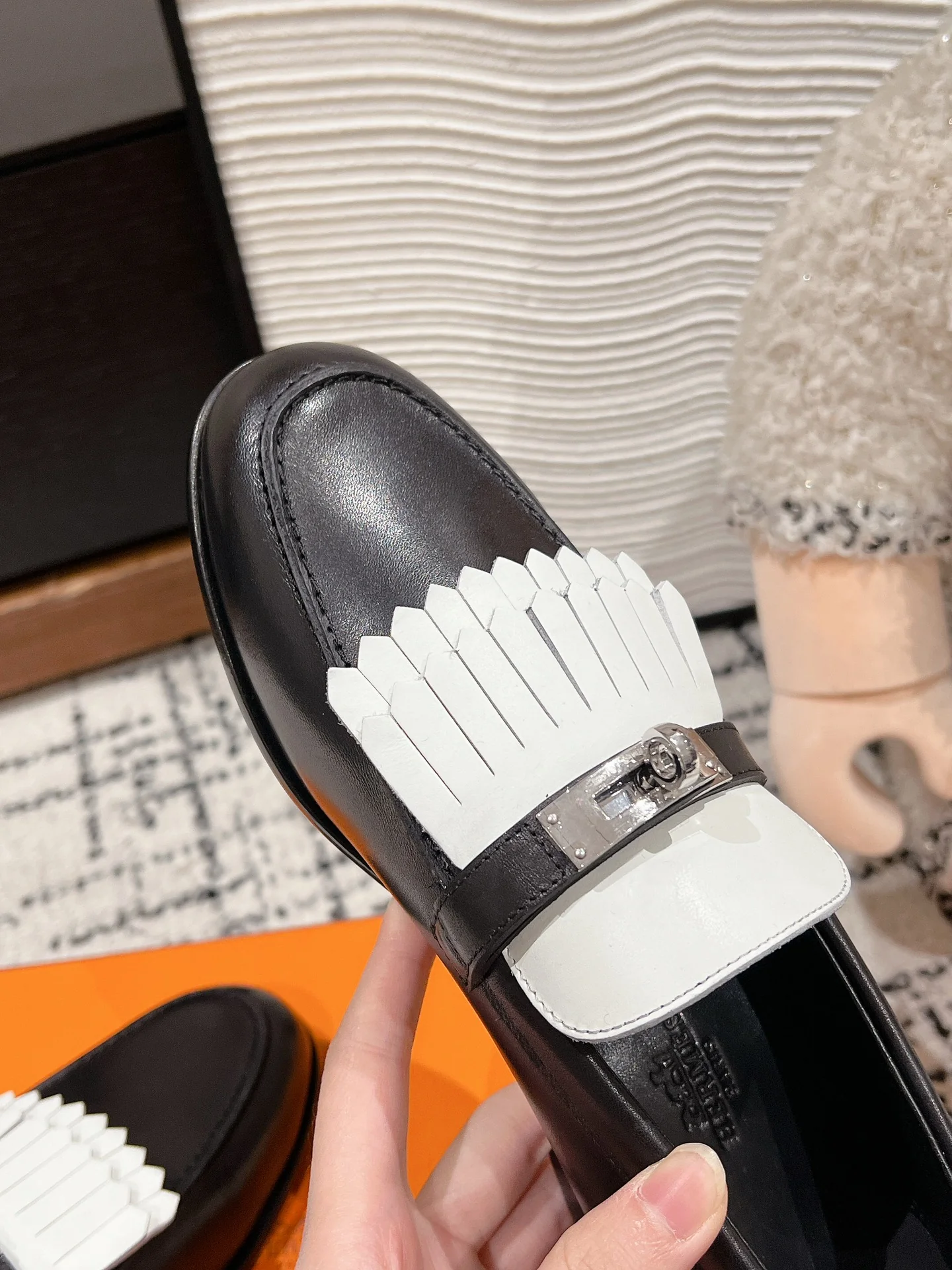 Балетки Hermes 2024 Kelly Buckle Flats - черные