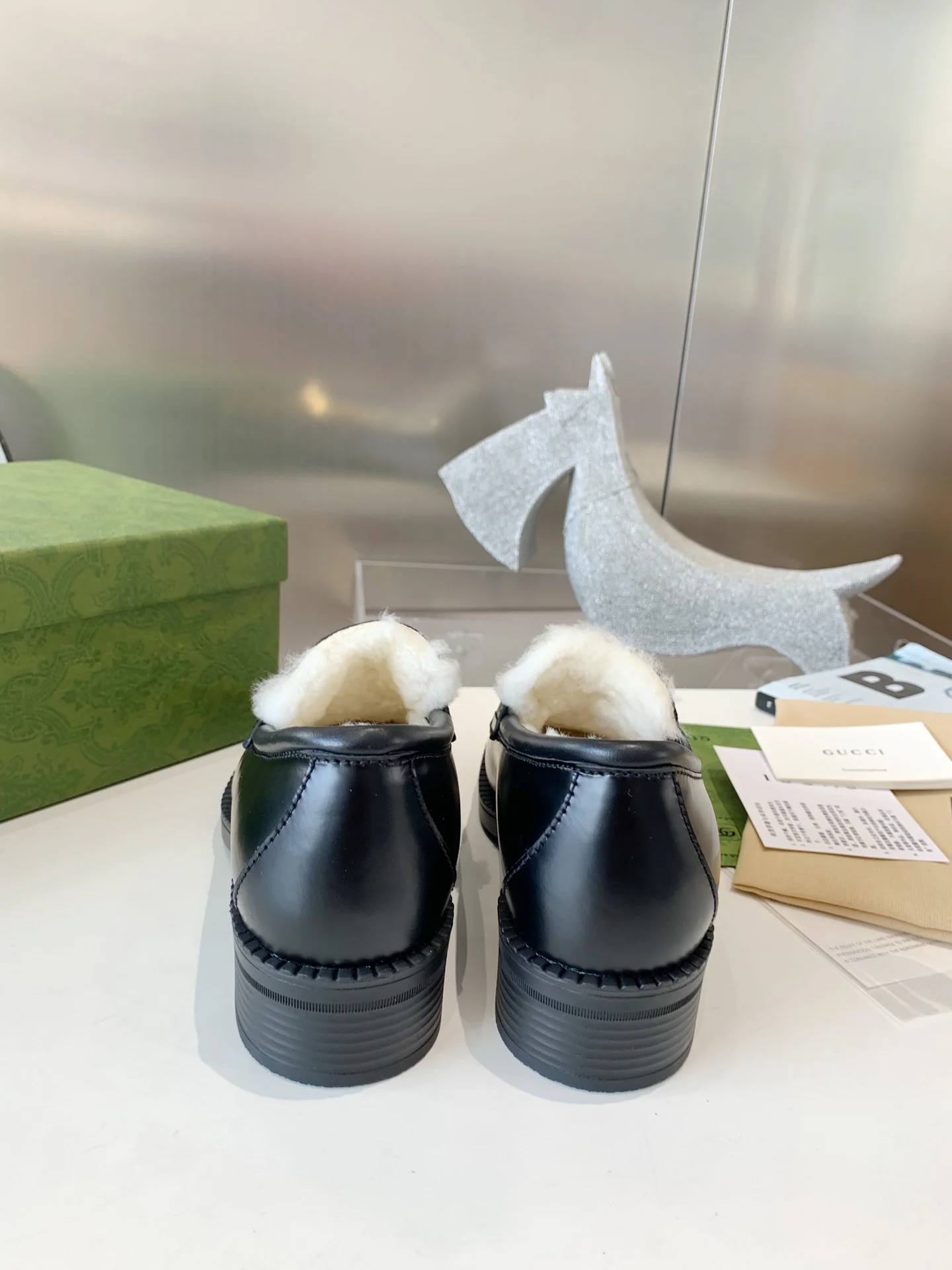Gucci - Меховые туфли с закрытым носком