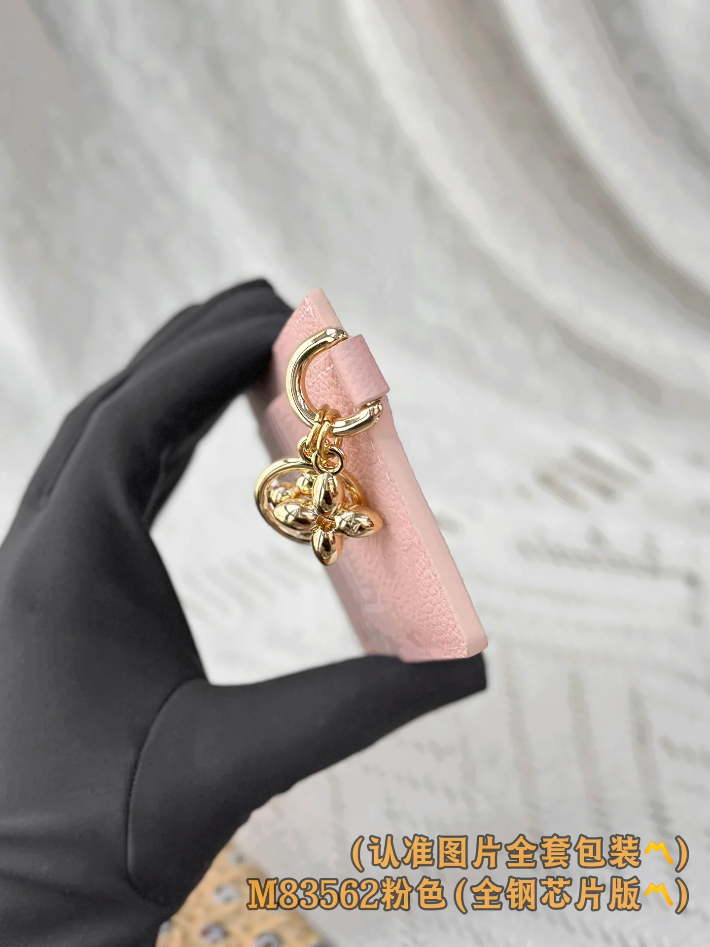 Держатель для визитных карточек LV-m83562-lv-charms - розовый с тиснением