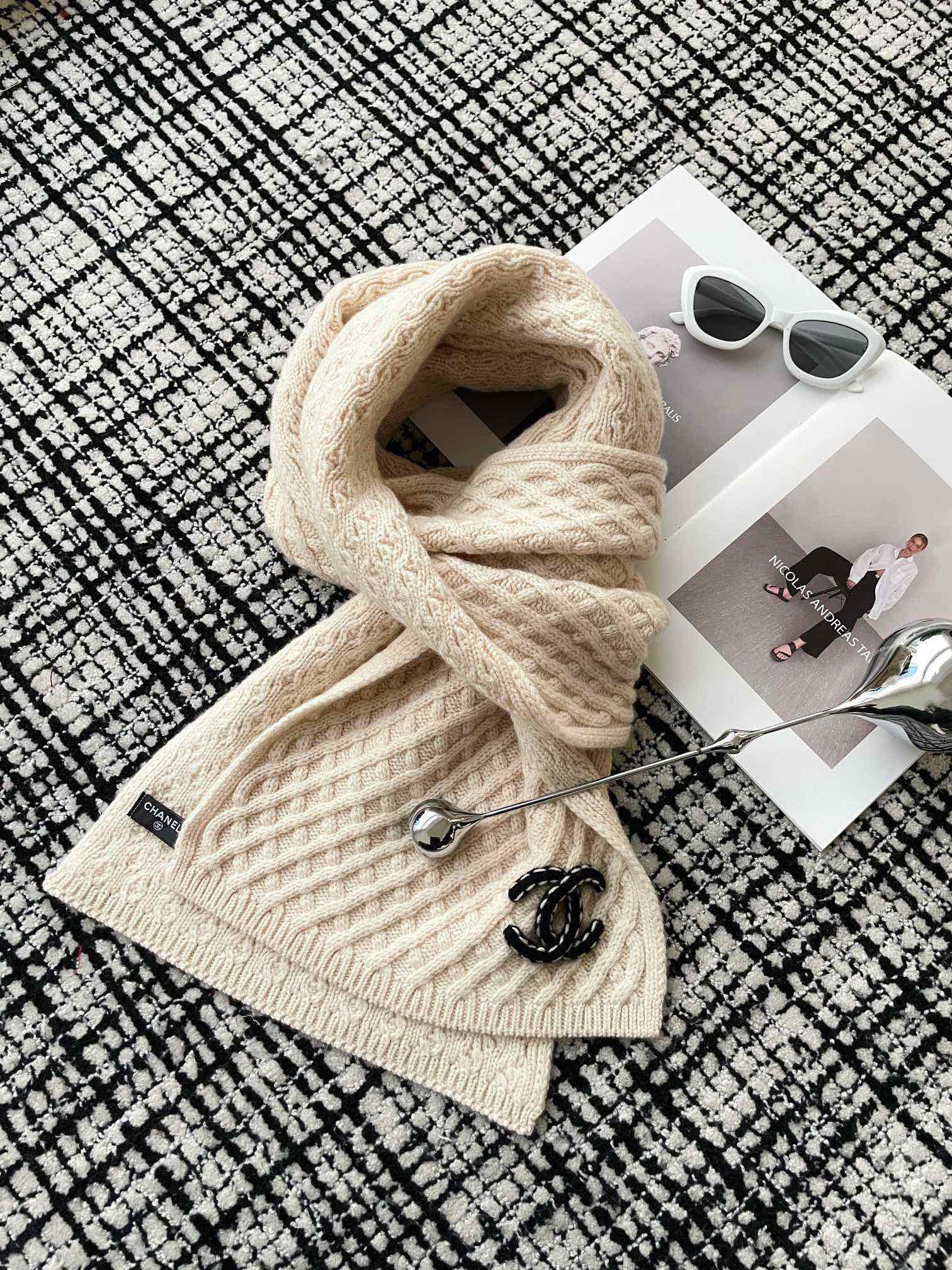 Вязаный шерстяной шарф Chanel 2024 года - кремовый