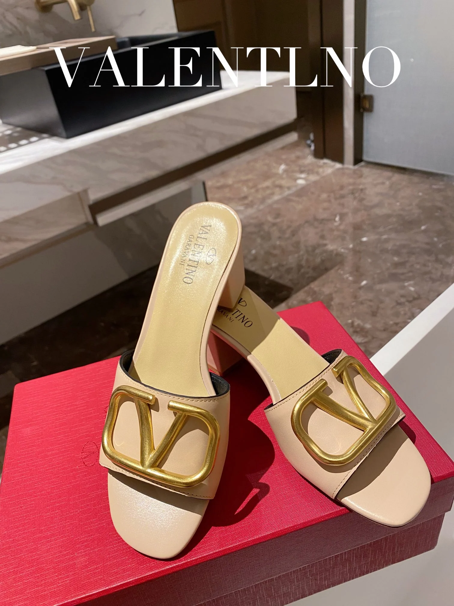 Valentino - Сандалии на массивном каблуке