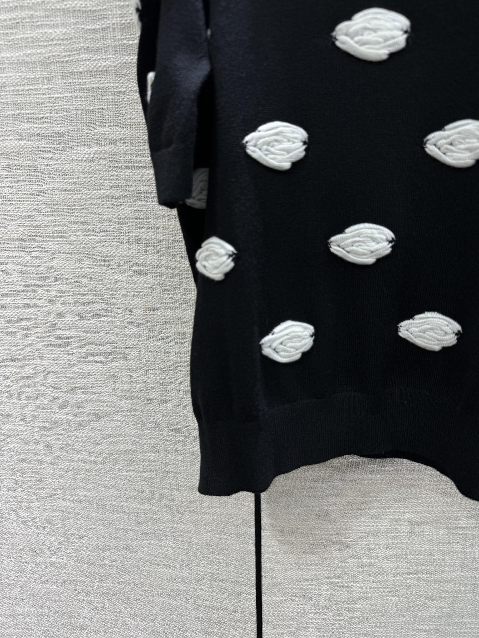 Chanel - 2403 - Вязаный топ с короткими рукавами и бантом, открытыми плечами