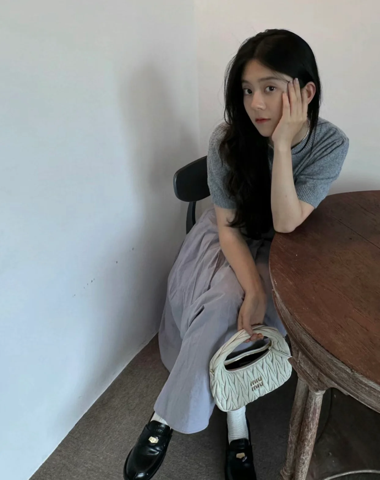 Сумка Miu Miu Wander — маленькая, из овечьей кожи — носите и делитесь с другими.