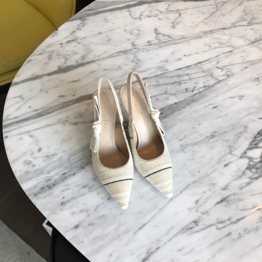 Босоножки Dior на высоком каблуке с острым носком