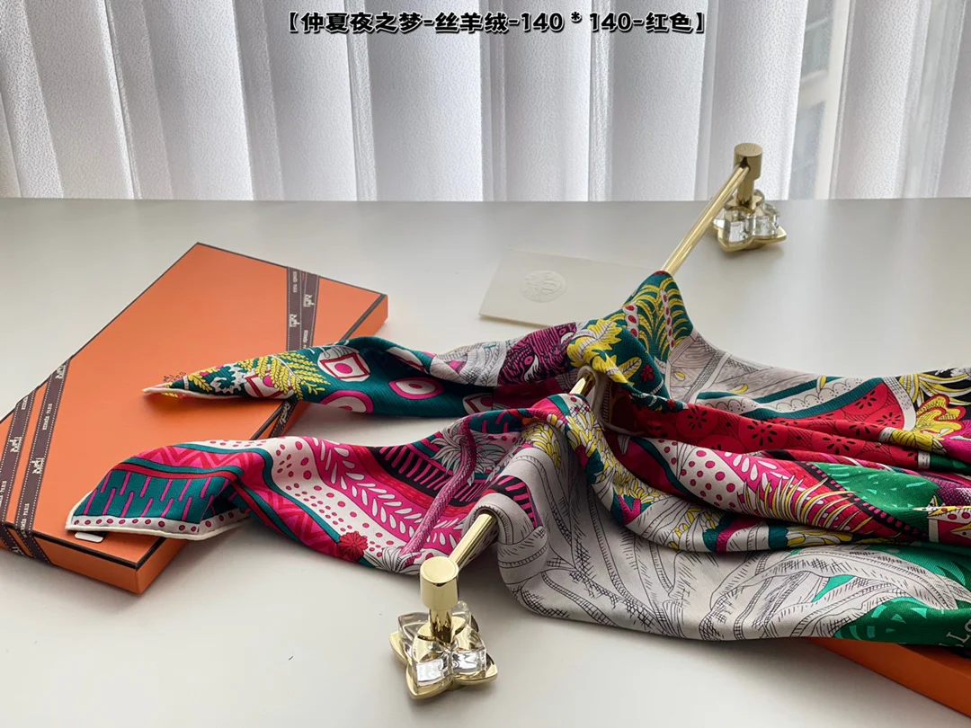 Шелково-кашемировый платок Hermes ?Сон в летнюю ночь?, 140 г.