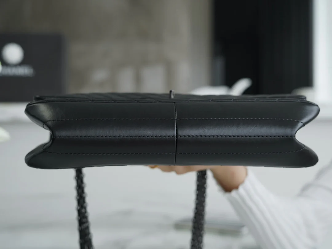 Chanel 2-55 - Черная застежка с V-образным узором - Кожа теленка, длина 28 см