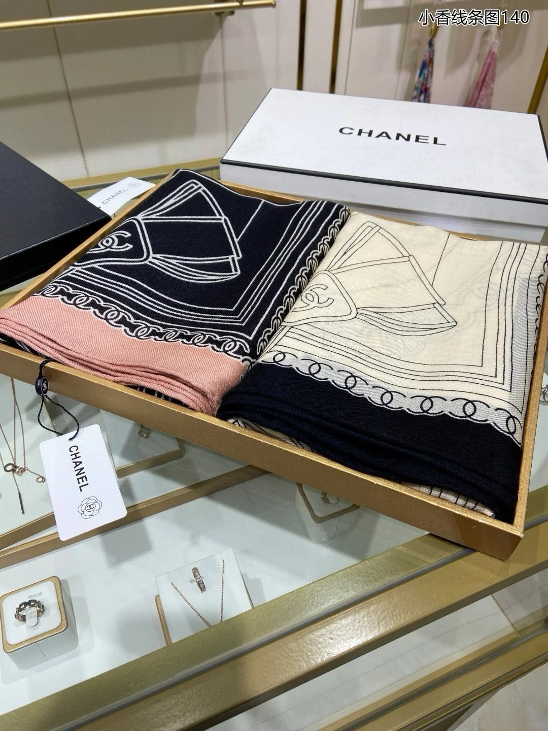 Большой носовой платок Chanel с узором 