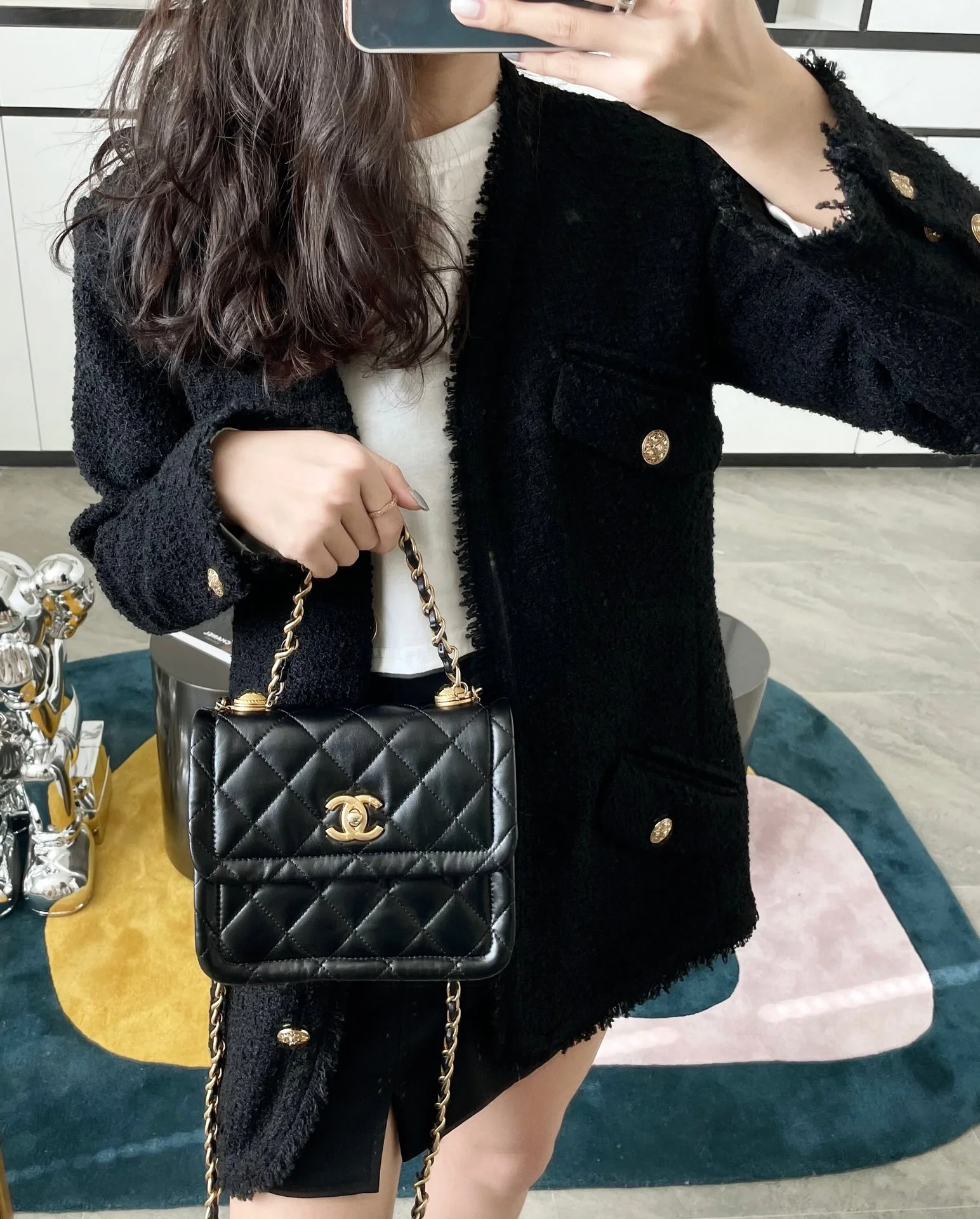 Булочка из тофу с монетой от Chanel