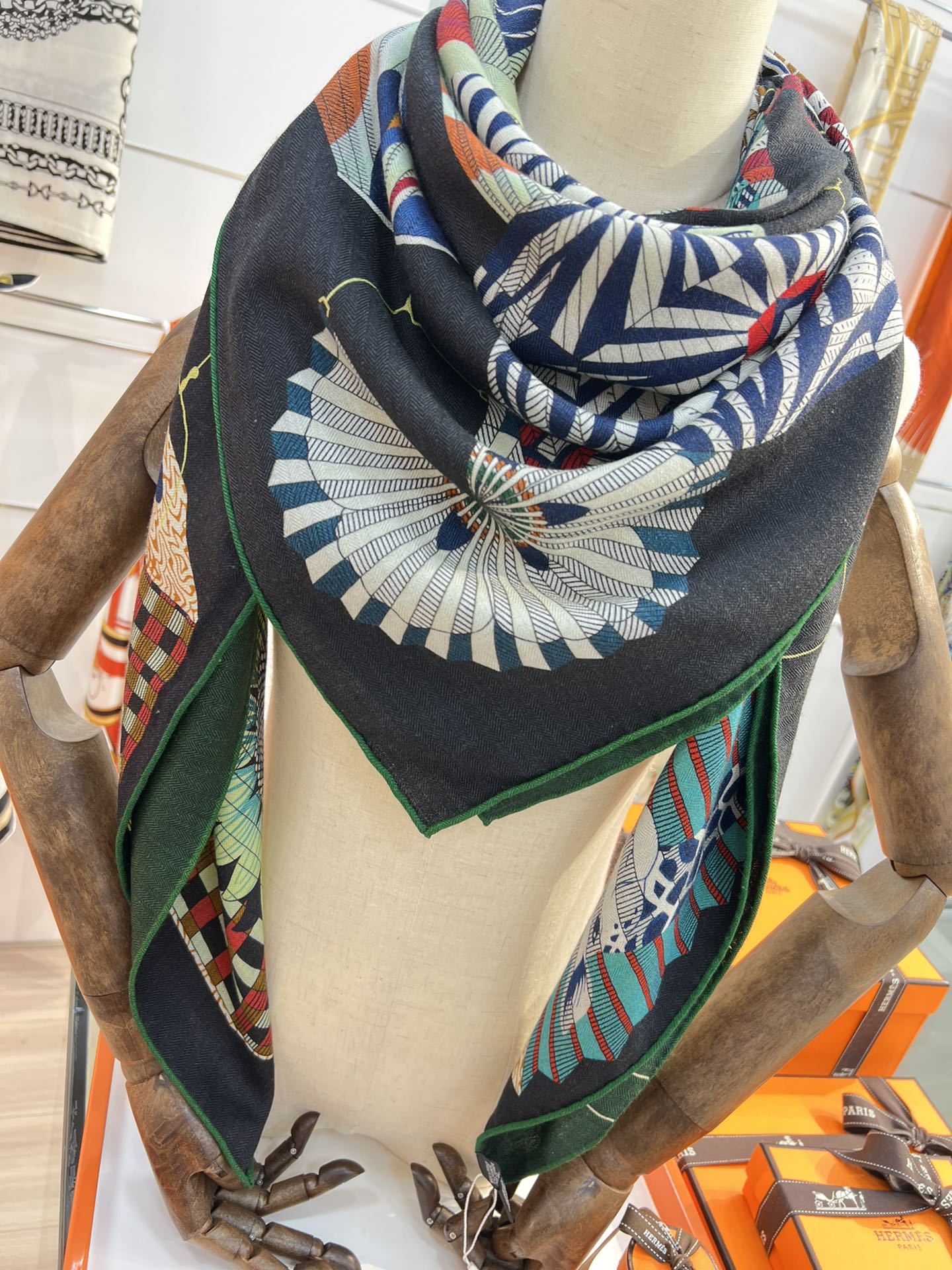 Большой двусторонний бархатный шарф Hermes - 140 см - 004