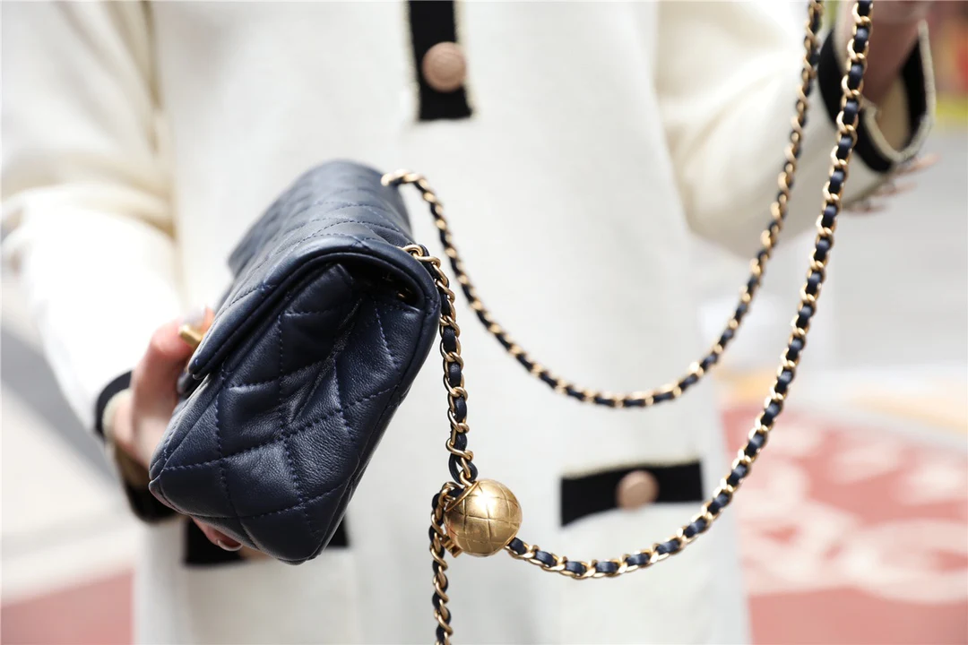 Сумка Chanel Golden Ball Flap Bag 2020 года - 20 см