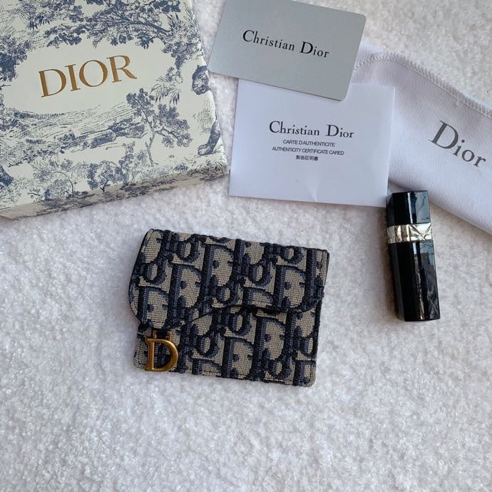 热销款 Dior Saddle 马鞍小卡包