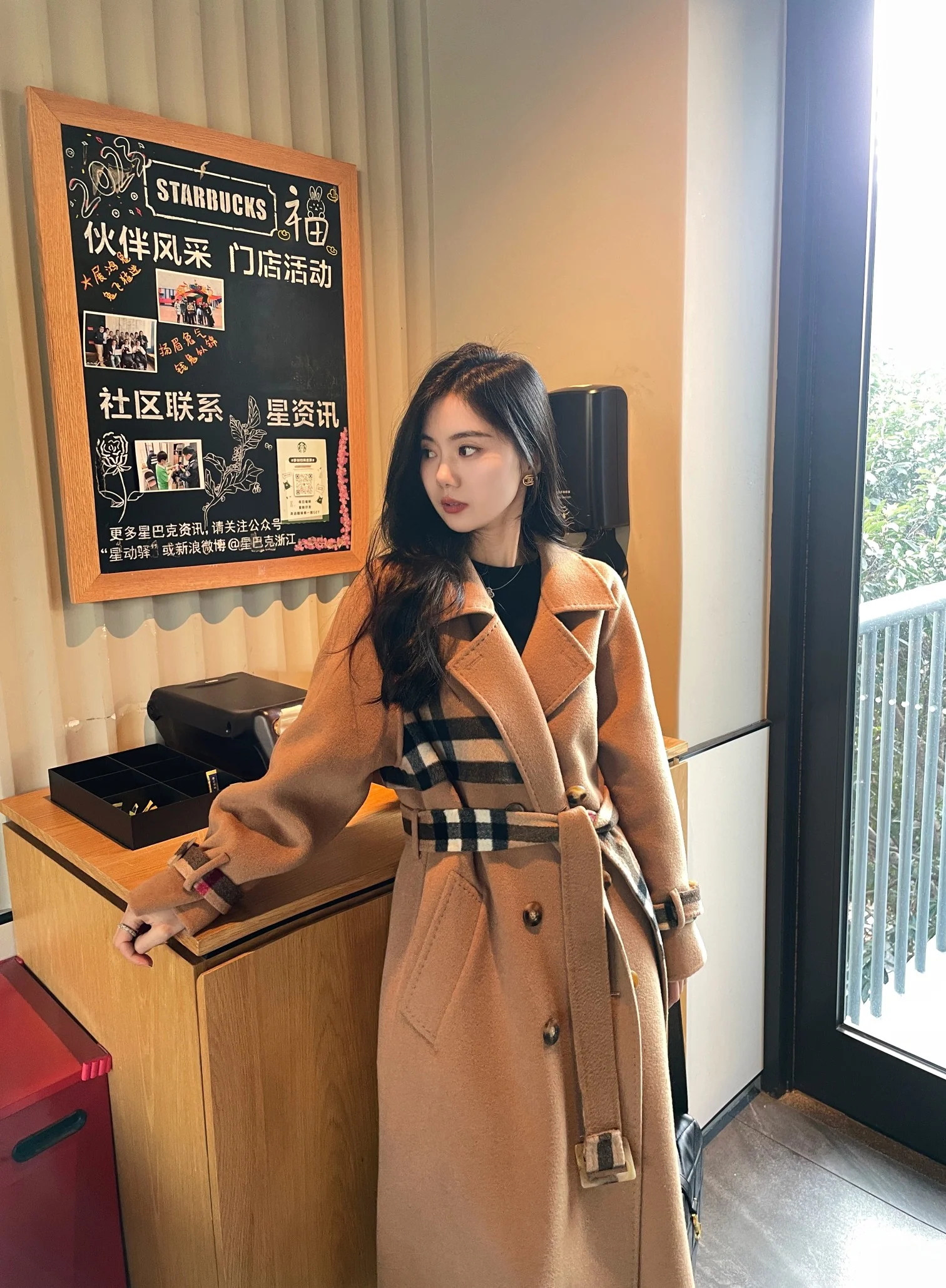 Пальто Burberry 2403 из кашемира