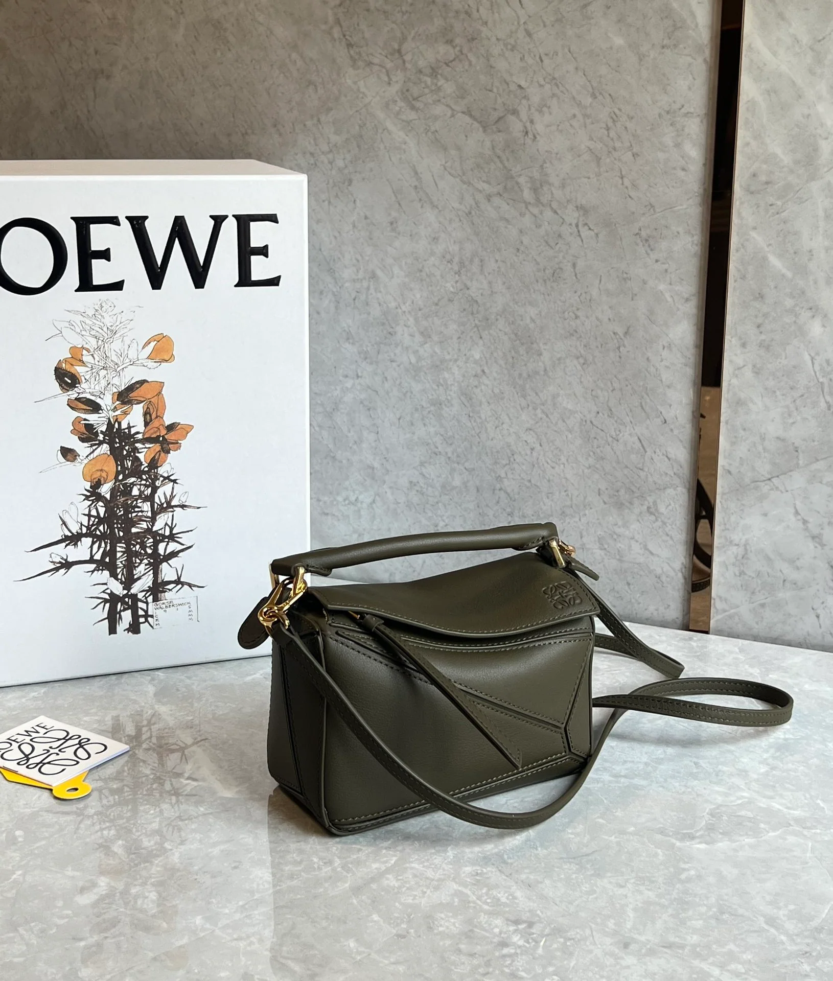 Мини-юбка Loewe Puzzle из кожи темно-зеленого цвета