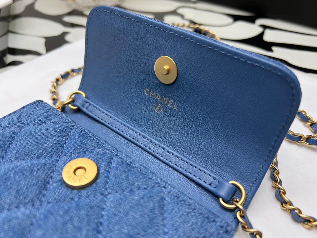 Держатель для карт Chanel на золотой цепочке с шариками - коллекция Denim.