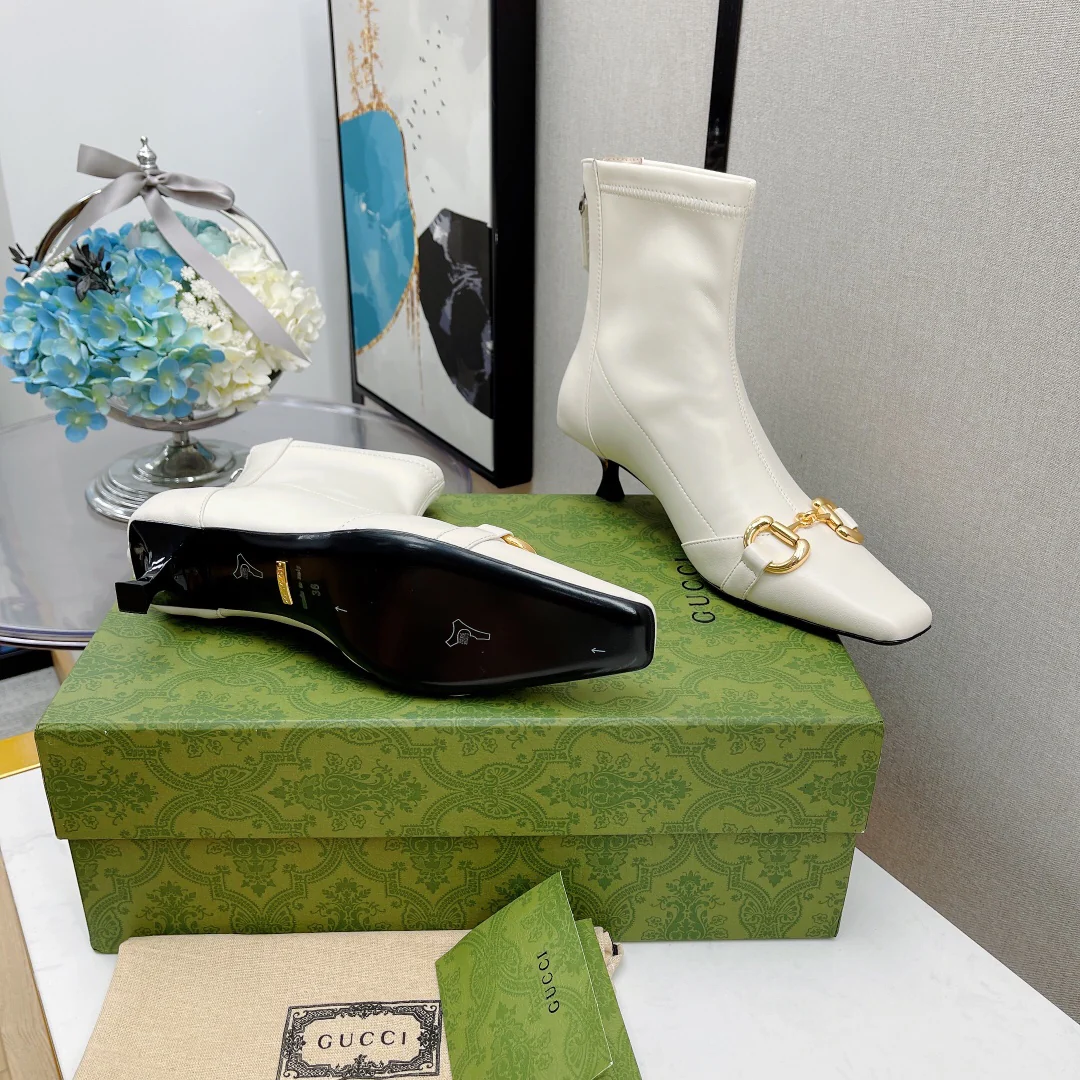 Ботинки Gucci Street с пряжкой, острым носком и низким каблуком