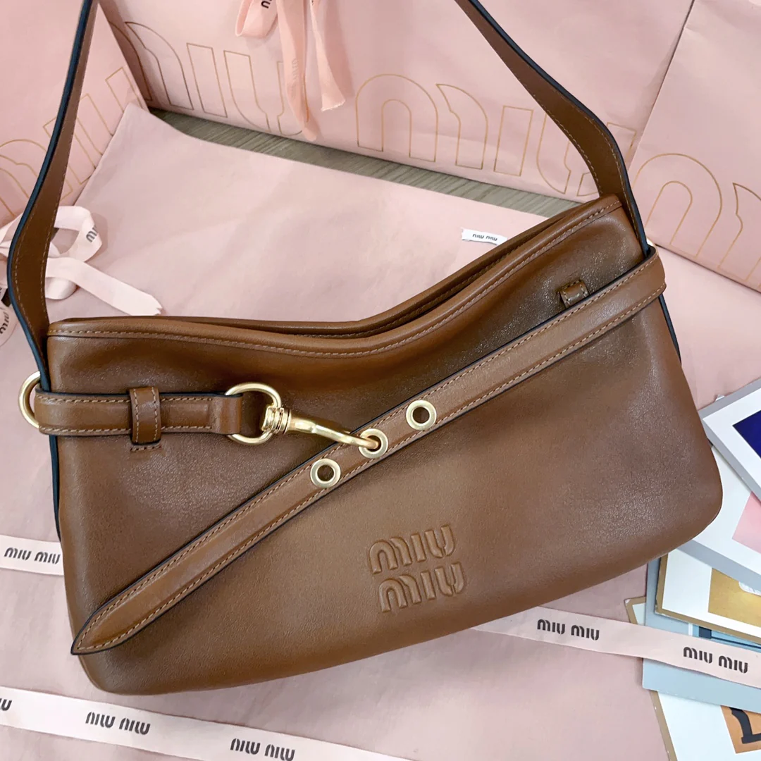 Кожаная сумка Miu Miu Aventure Lock-on